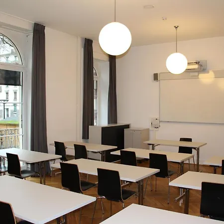 Geneva Hostel *