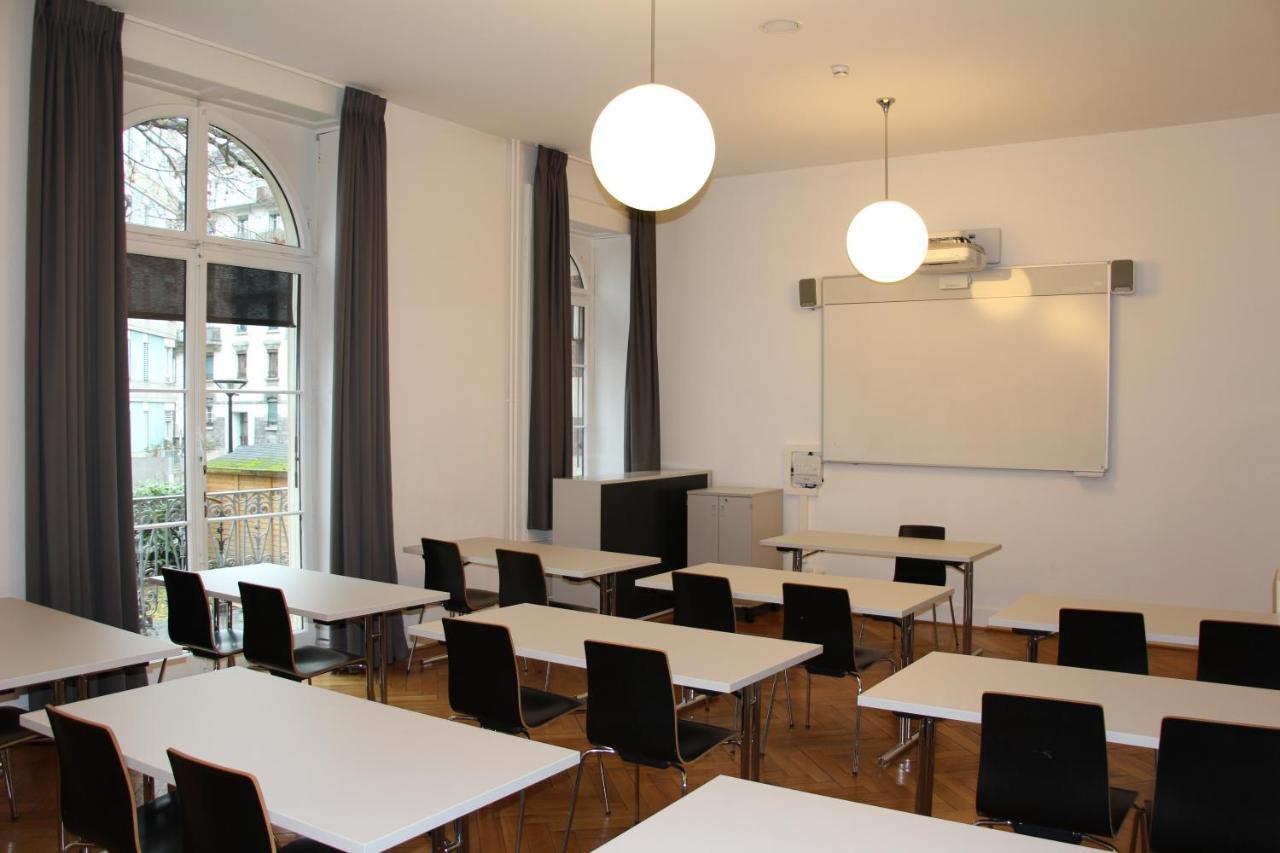 Geneva Hostel *